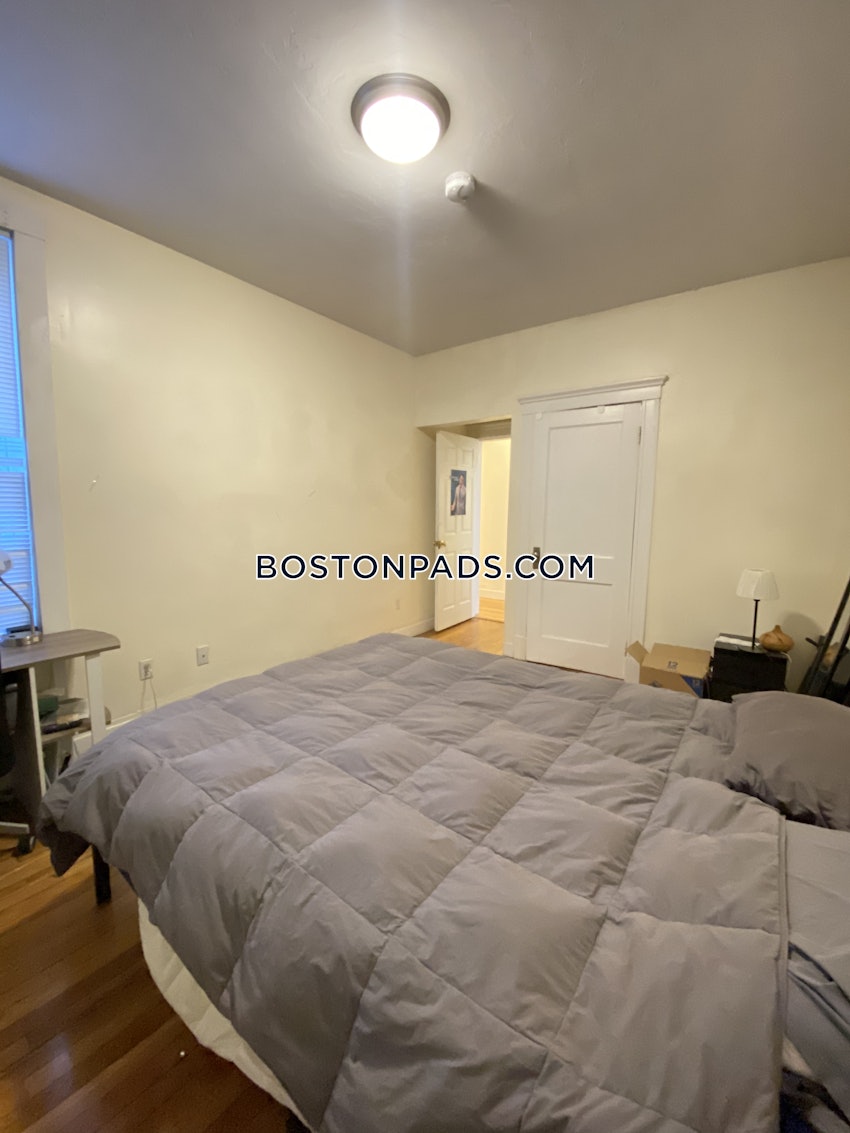 BROOKLINE- BOSTON UNIVERSITY - 6 Beds, 3 Baths - Image 12