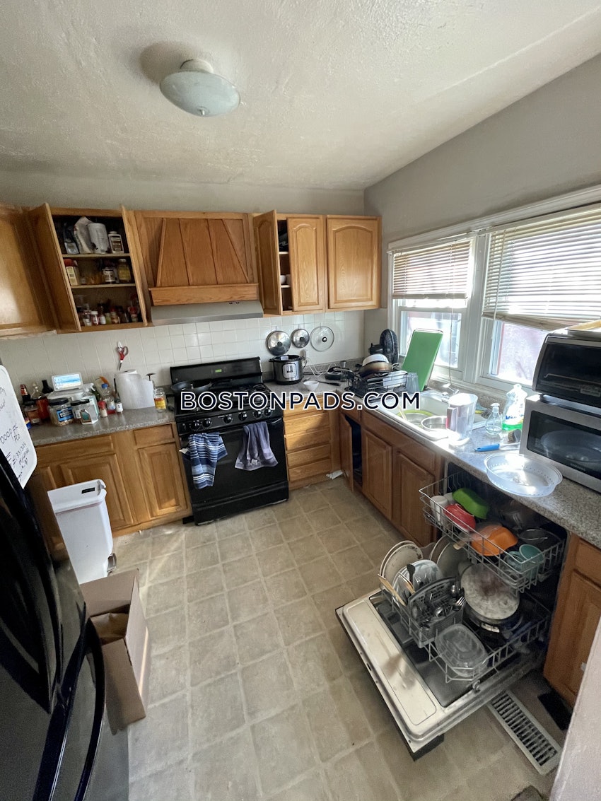 BOSTON - FORT HILL - 3 Beds, 2 Baths - Image 2