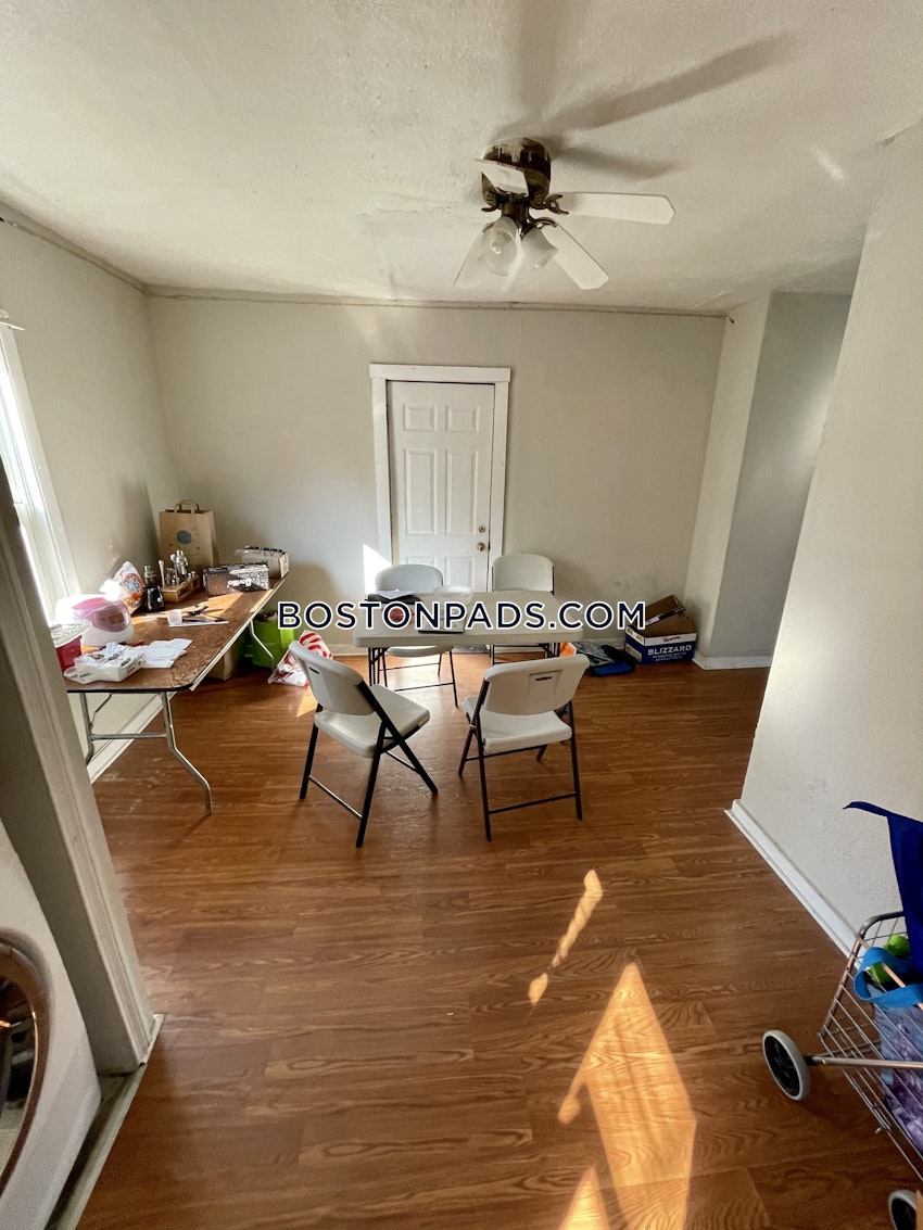 BOSTON - FORT HILL - 3 Beds, 2 Baths - Image 4