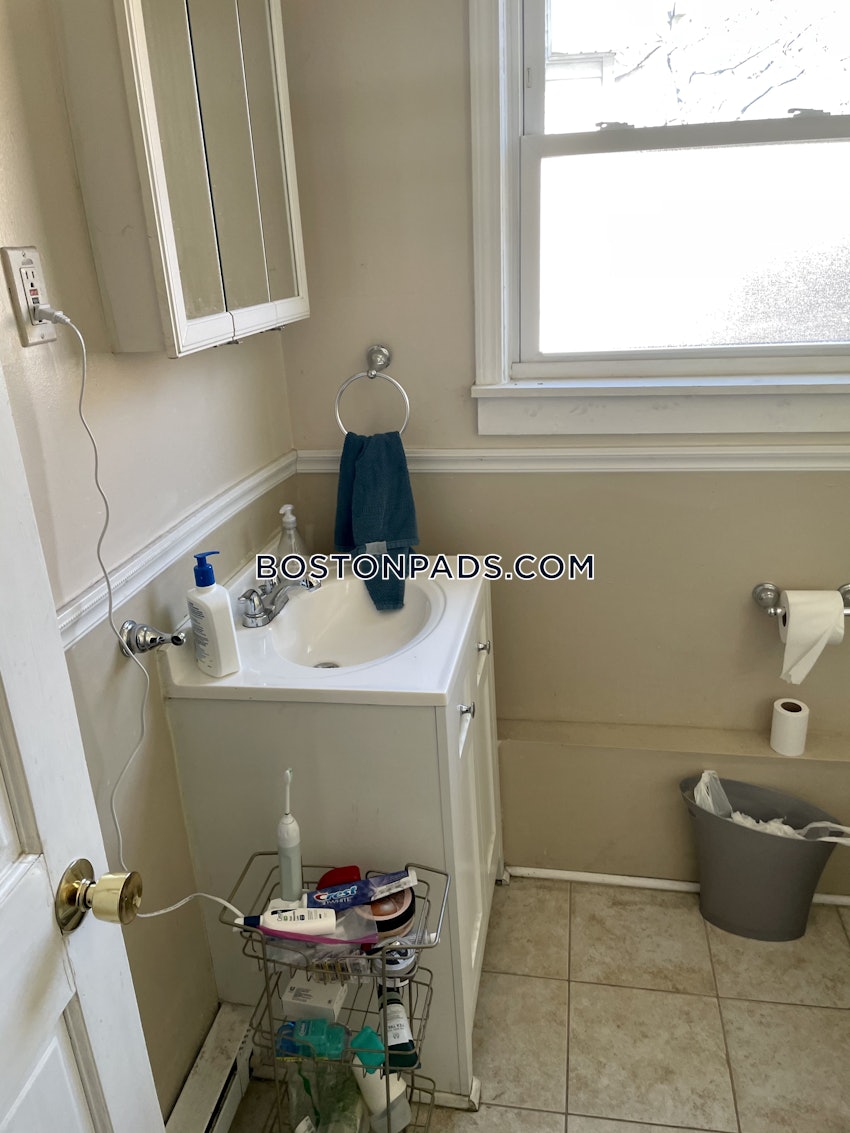 BOSTON - FORT HILL - 3 Beds, 2 Baths - Image 10