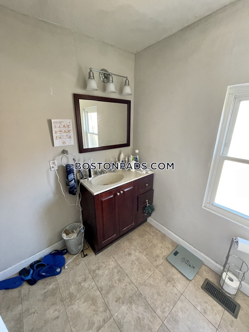 BOSTON - FORT HILL - 3 Beds, 2 Baths - Image 12