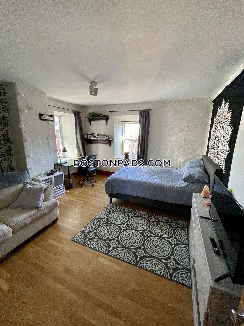 BOSTON - MISSION HILL - 3 Beds, 2 Baths - Image 14