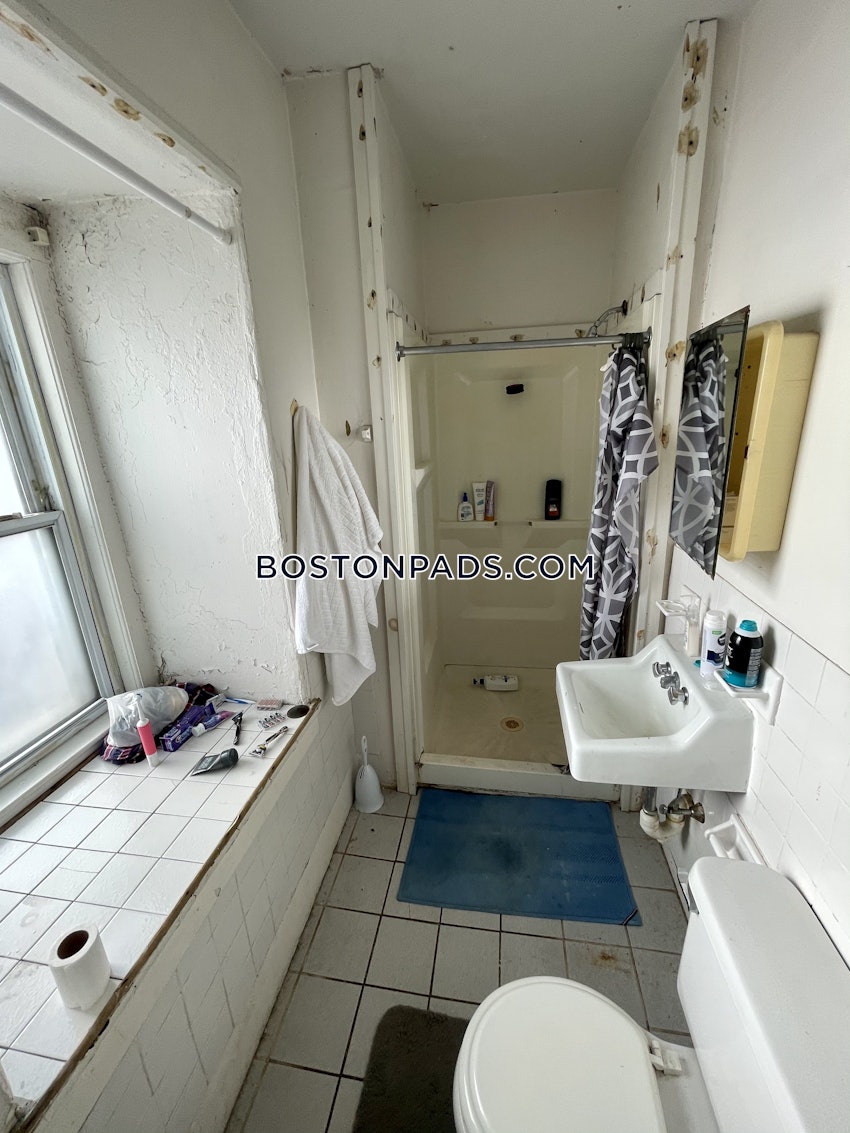 BOSTON - MISSION HILL - 3 Beds, 2 Baths - Image 10