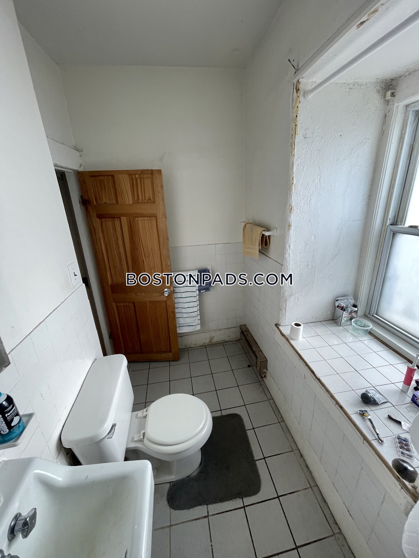 BOSTON - MISSION HILL - 3 Beds, 2 Baths - Image 15