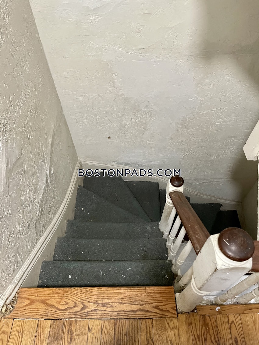 BOSTON - MISSION HILL - 3 Beds, 2 Baths - Image 4