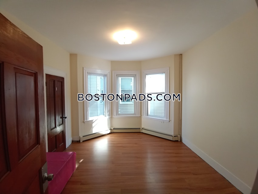 BOSTON - MISSION HILL - 4 Beds, 1 Bath - Image 17