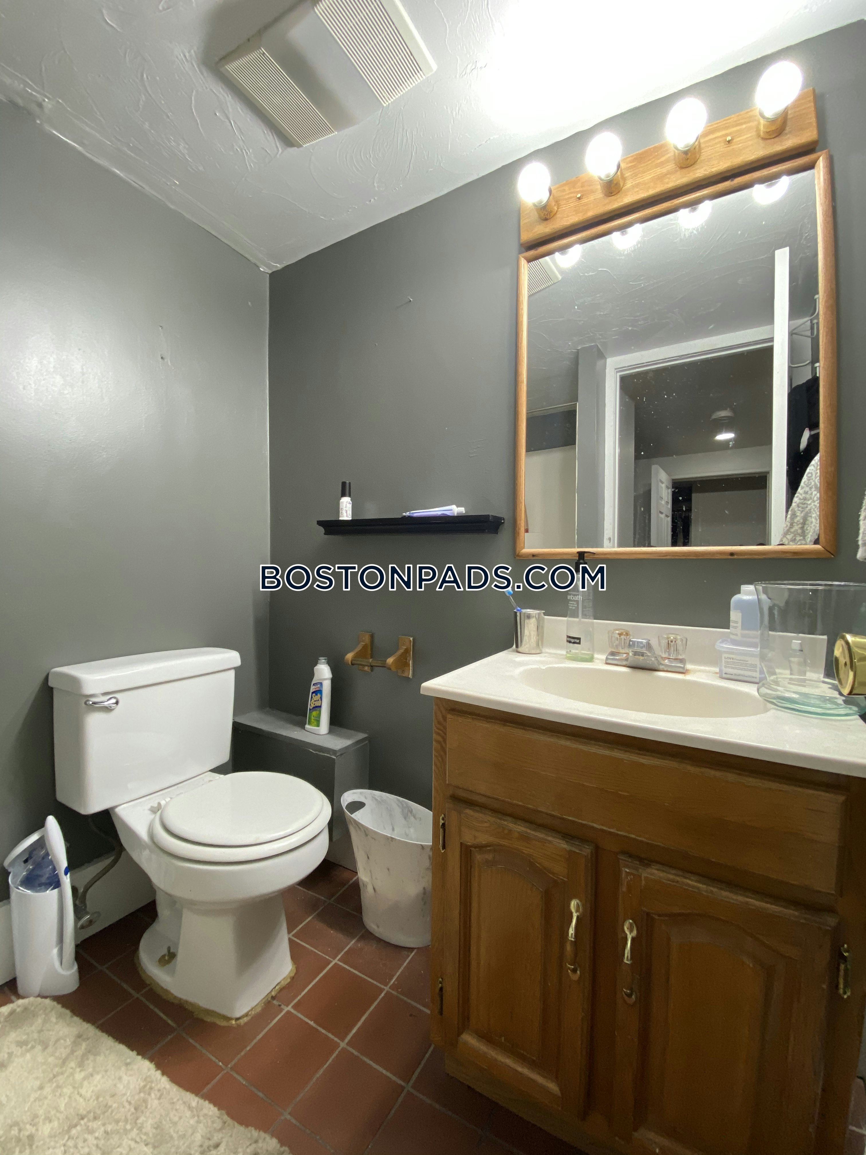 Boston - 5 Beds, 3 Baths