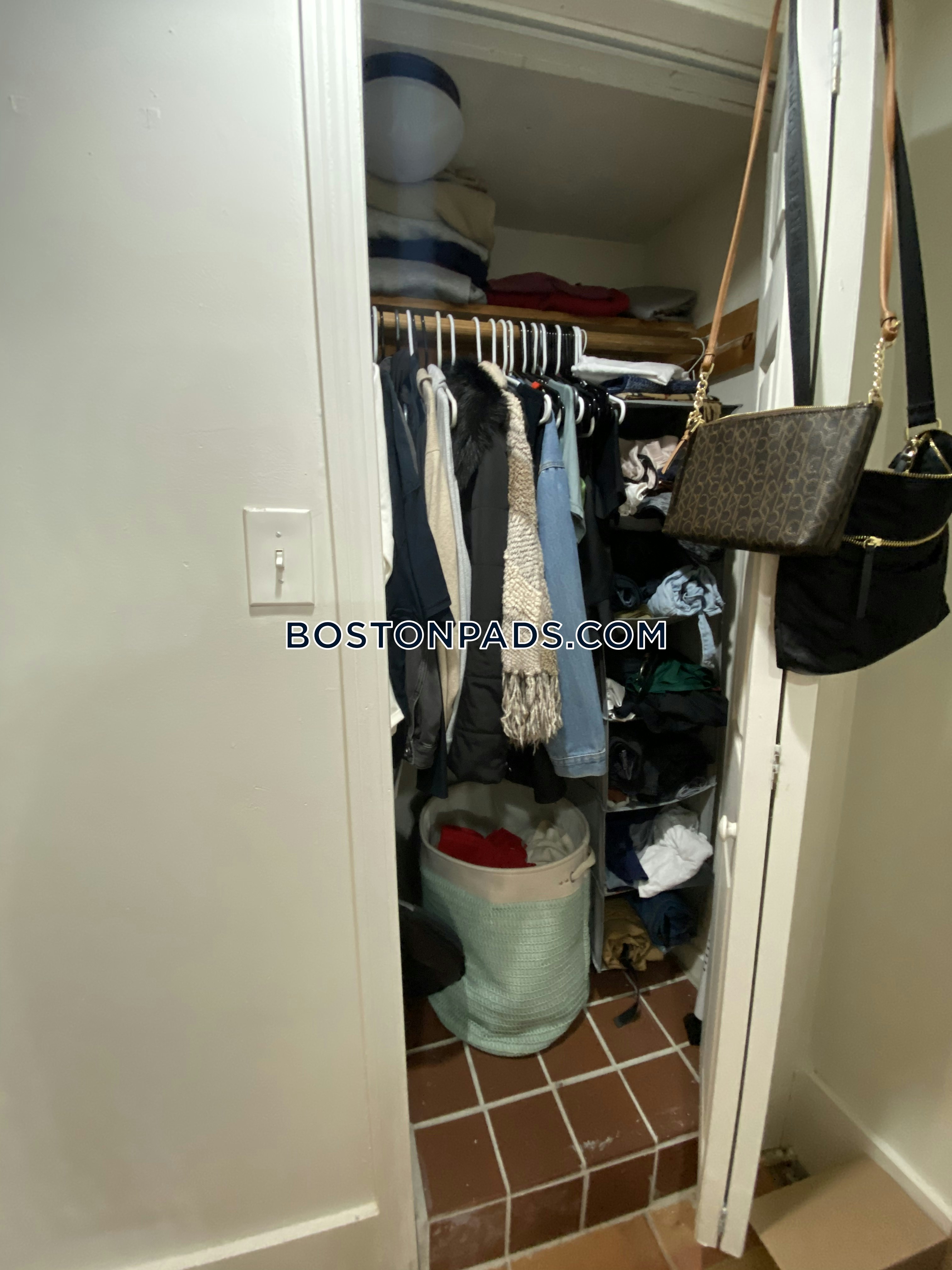 Boston - 5 Beds, 3 Baths