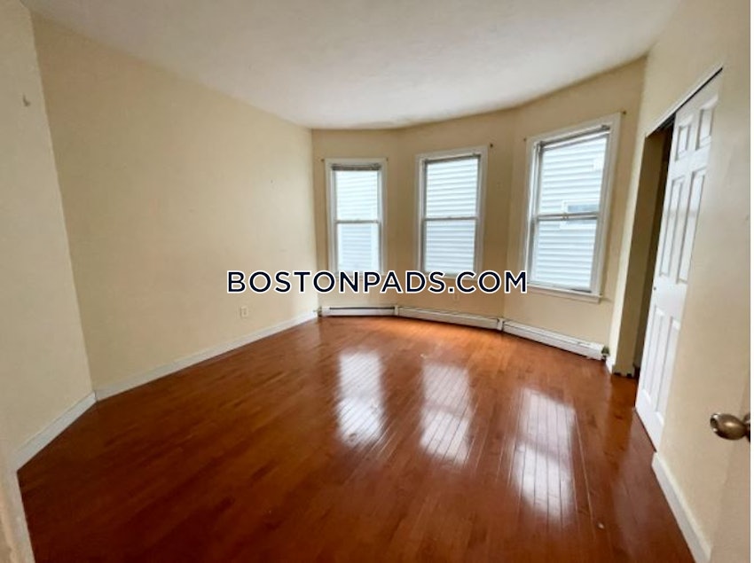 BOSTON - MISSION HILL - 3 Beds, 1.5 Baths - Image 4