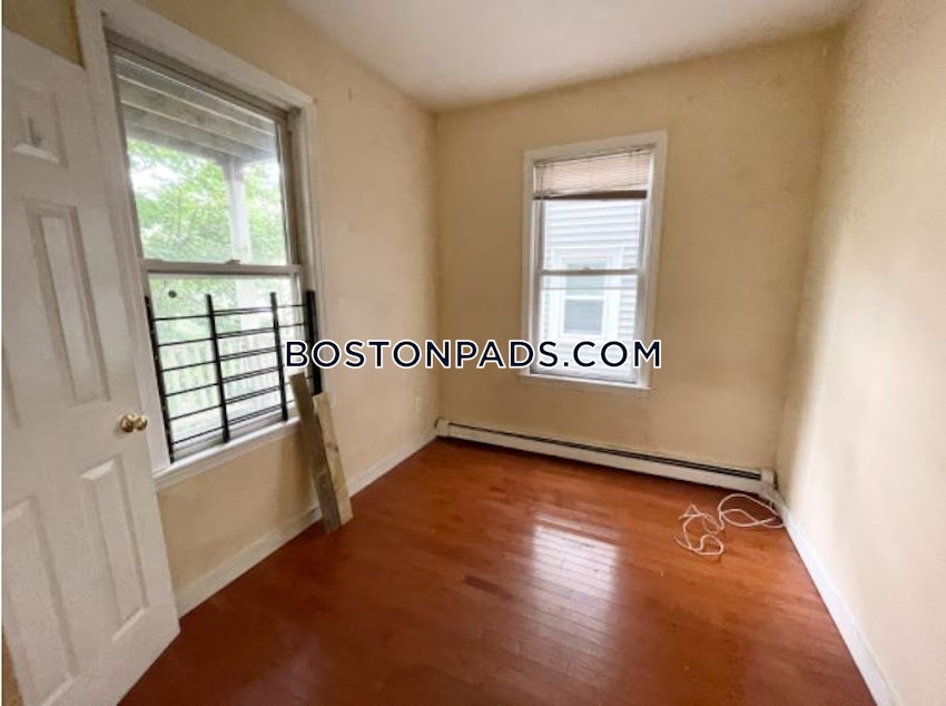 BOSTON - MISSION HILL - 3 Beds, 1.5 Baths - Image 4