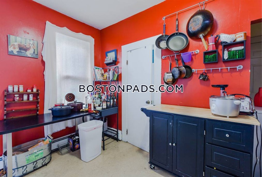 BOSTON - MISSION HILL - 5 Beds, 2 Baths - Image 14