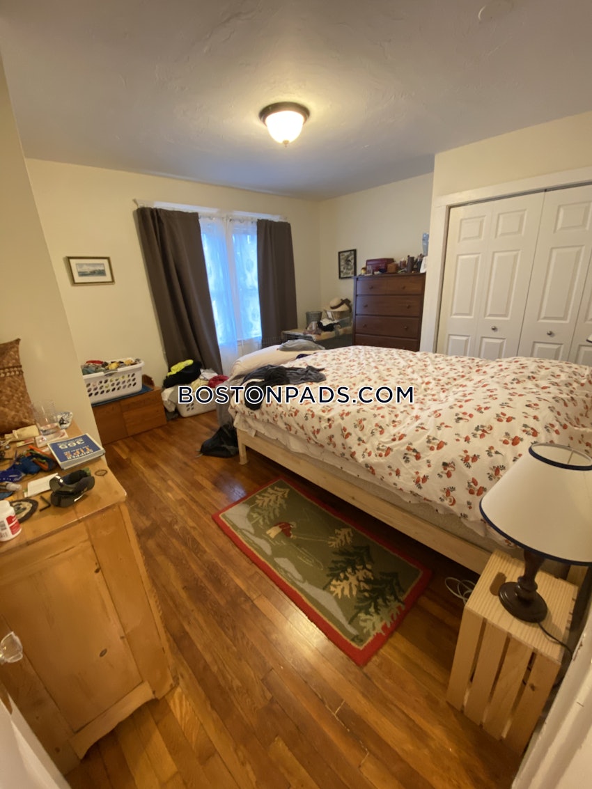 BOSTON - MISSION HILL - 3 Beds, 1 Bath - Image 8