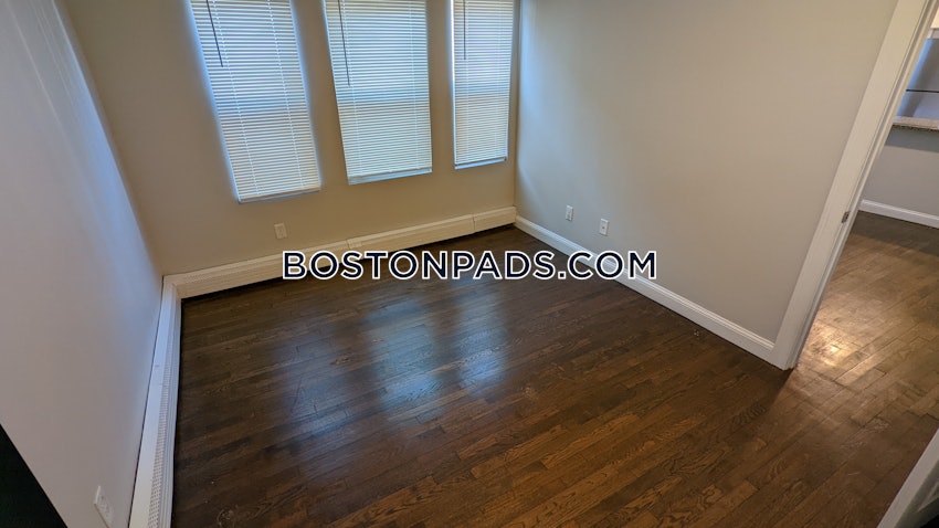 QUINCY - WOLLASTON - 2 Beds, 1 Bath - Image 9