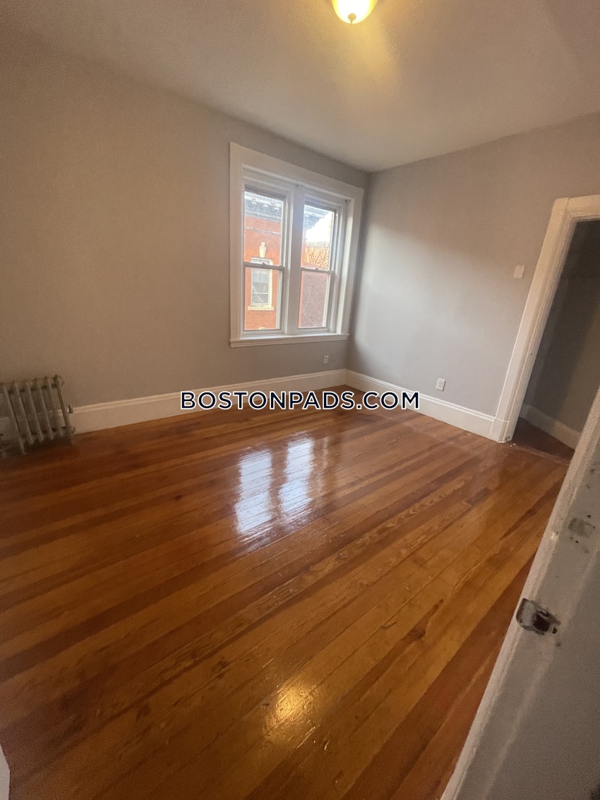 BOSTON - ROXBURY - 4 Beds, 1 Bath - Image 11