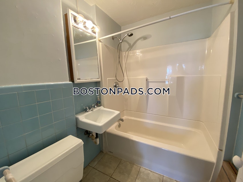 QUINCY - NORTH QUINCY - 3 Beds, 1 Bath - Image 13