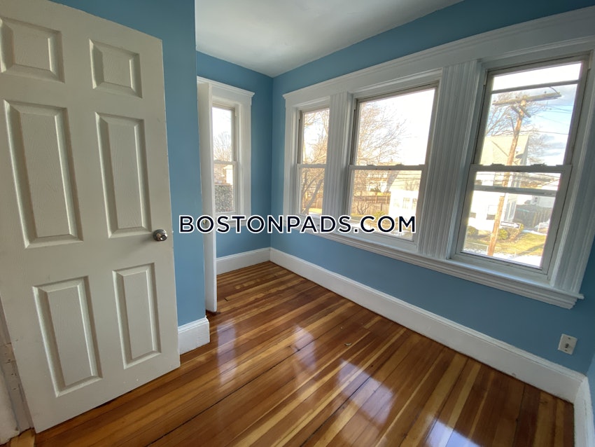 QUINCY - NORTH QUINCY - 3 Beds, 1 Bath - Image 4