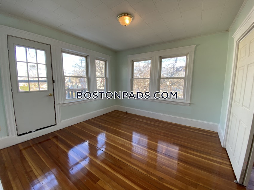 QUINCY - NORTH QUINCY - 3 Beds, 1 Bath - Image 1