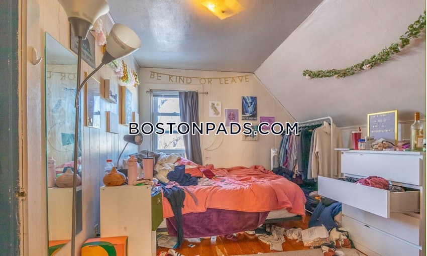 BOSTON - ALLSTON - 4 Beds, 2 Baths - Image 9