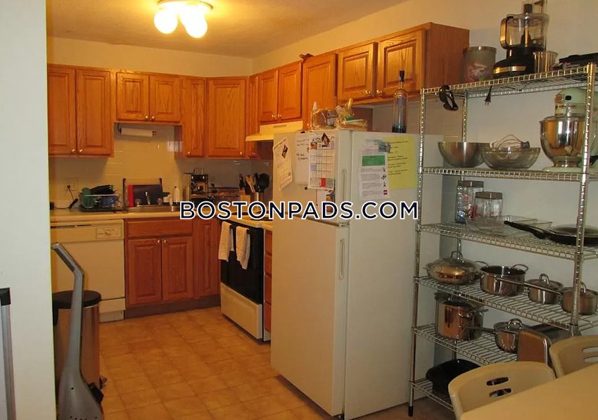 NEWTON - AUBURNDALE - 2 Beds, 1 Bath - Image 3