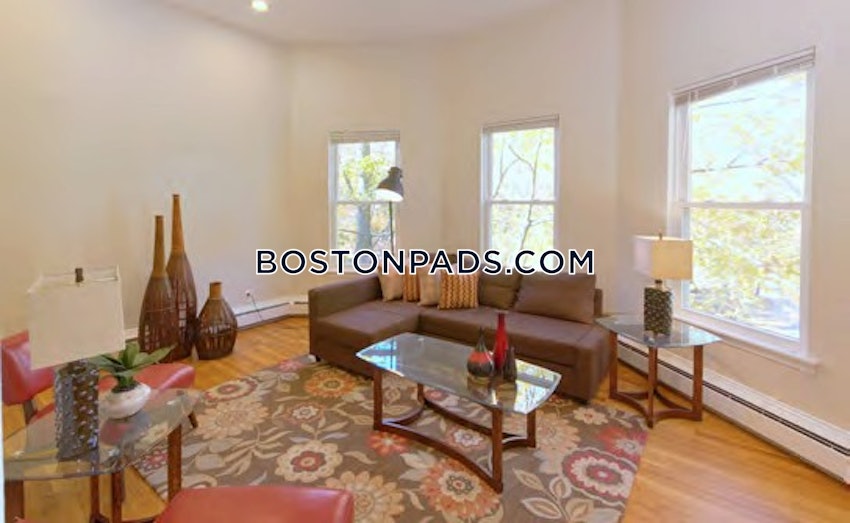 CAMBRIDGE - HARVARD SQUARE - 8 Beds, 3.5 Baths - Image 2