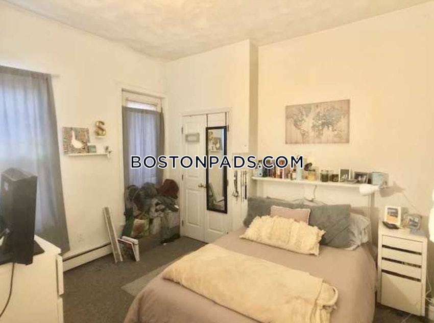 BOSTON - MISSION HILL - 3 Beds, 2 Baths - Image 11