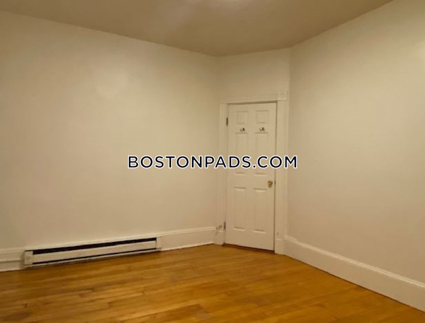 BOSTON - NORTHEASTERN/SYMPHONY - 4 Beds, 1 Bath - Image 3