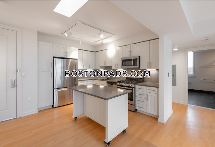 CAMBRIDGE - MT. AUBURN/BRATTLE/ FRESH POND - 3 Beds, 2 Baths - Image 1