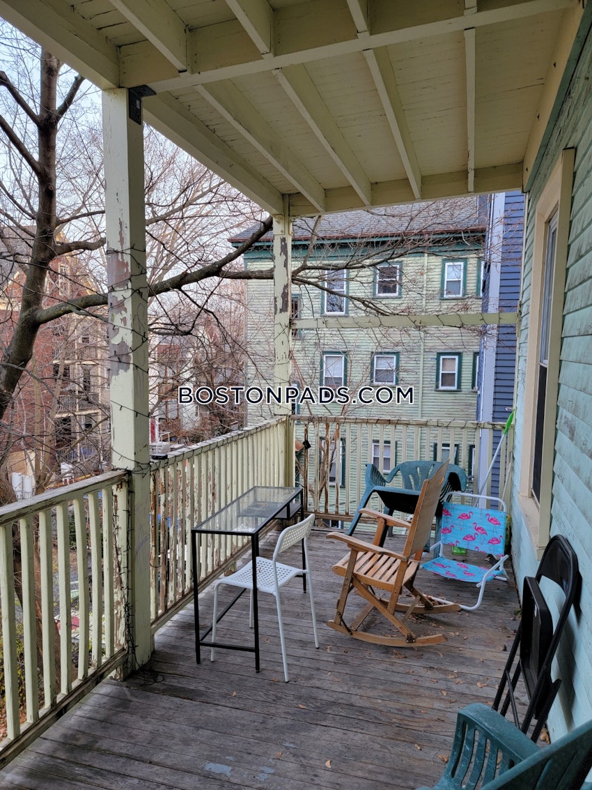 BOSTON - MISSION HILL - 3 Beds, 1 Bath - Image 3