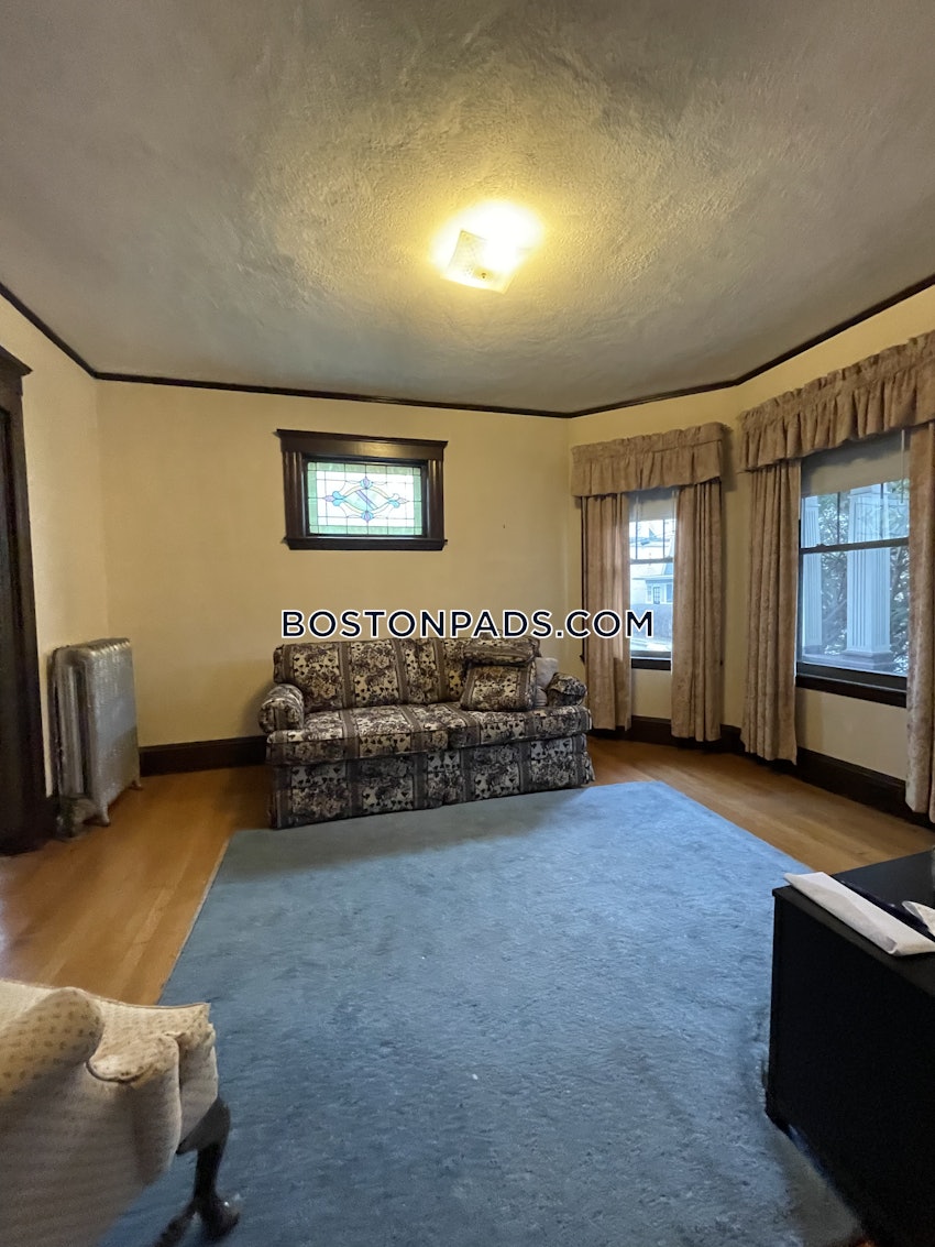 MEDFORD - TUFTS - 3 Beds, 1 Bath - Image 7