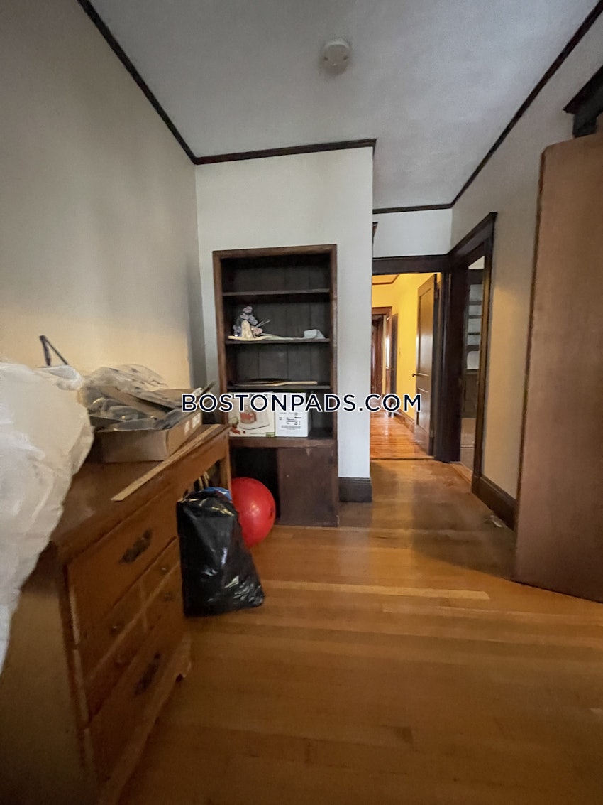 MEDFORD - TUFTS - 3 Beds, 1 Bath - Image 4