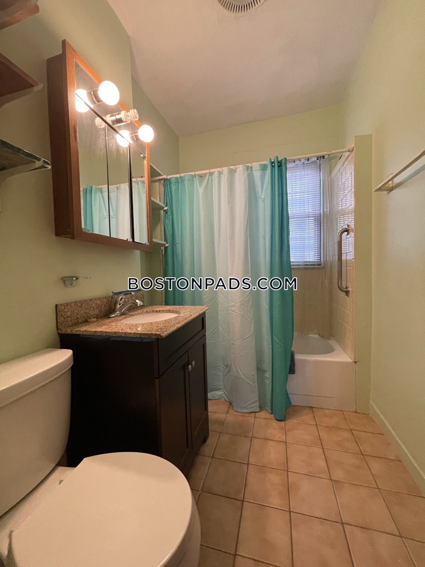 MEDFORD - TUFTS - 3 Beds, 1 Bath - Image 21