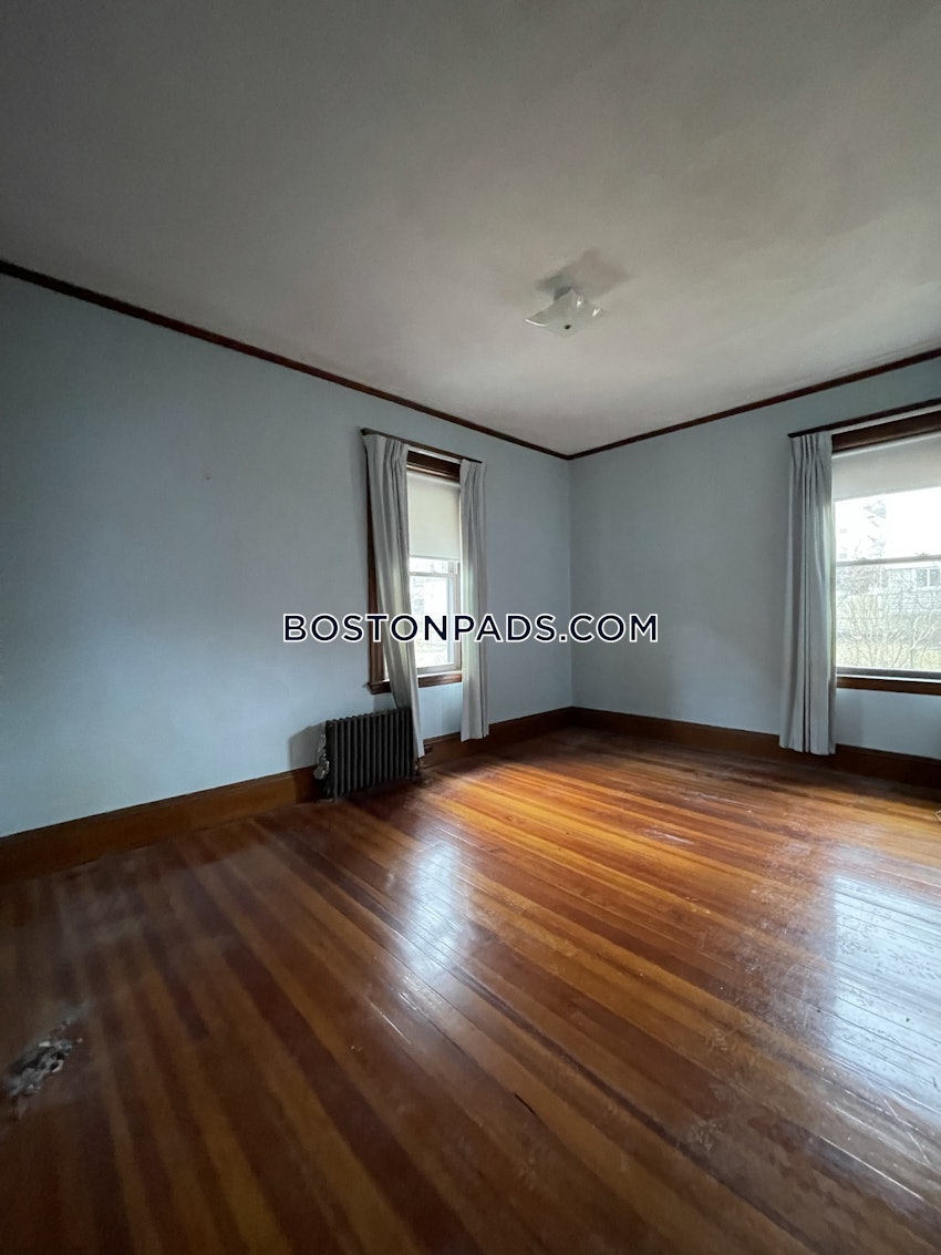 MEDFORD - TUFTS - 3 Beds, 1 Bath - Image 14