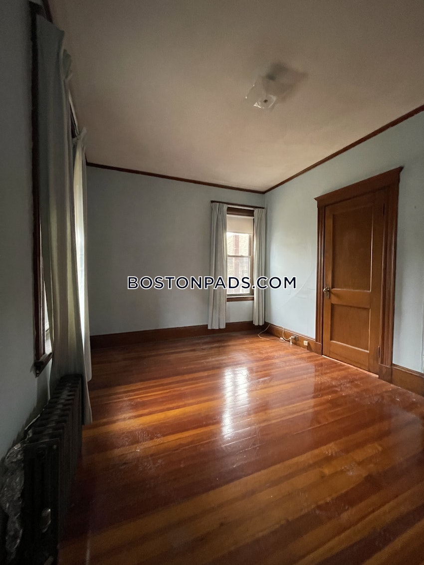 MEDFORD - TUFTS - 3 Beds, 1 Bath - Image 6