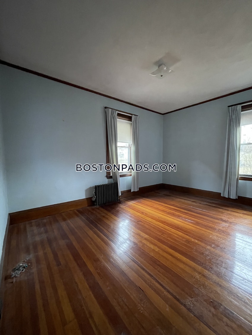 MEDFORD - TUFTS - 3 Beds, 1 Bath - Image 10