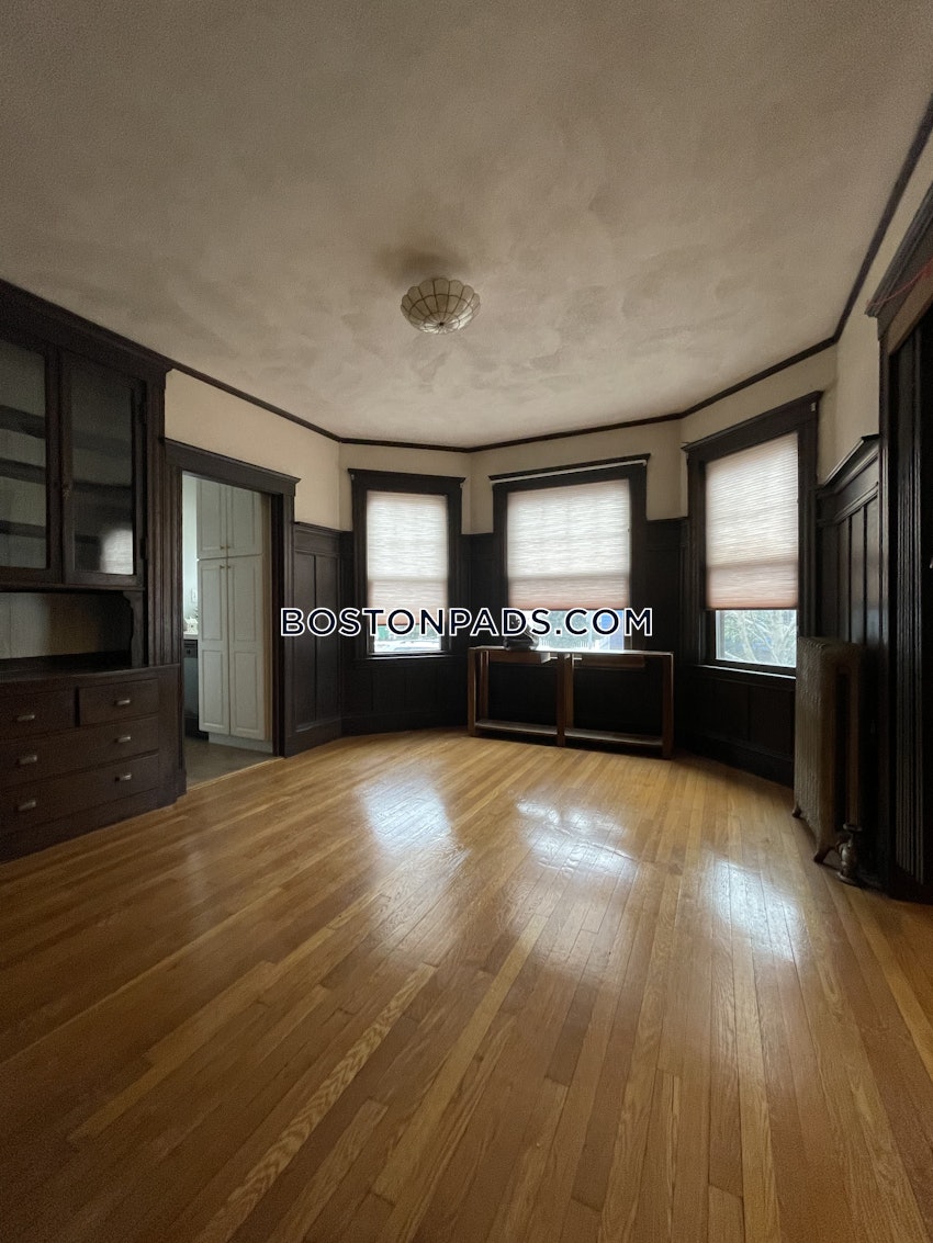 MEDFORD - TUFTS - 3 Beds, 1 Bath - Image 9