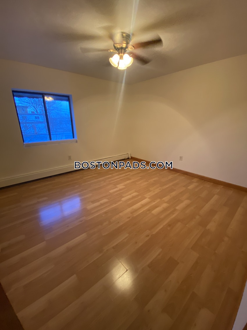 MEDFORD - TUFTS - 2 Beds, 1 Bath - Image 9