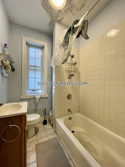 Brookline 3 Bed 1 Bath BROOKLINE- BOSTON UNIVERSITY $4,750  Boston University - $3,900 No Fee
