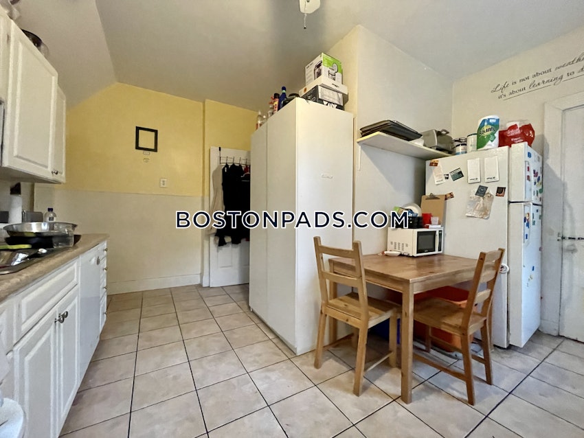 BROOKLINE- BOSTON UNIVERSITY - 3 Beds, 1 Bath - Image 8