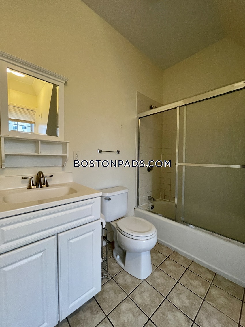 BROOKLINE- BOSTON UNIVERSITY - 4 Beds, 1 Bath - Image 8