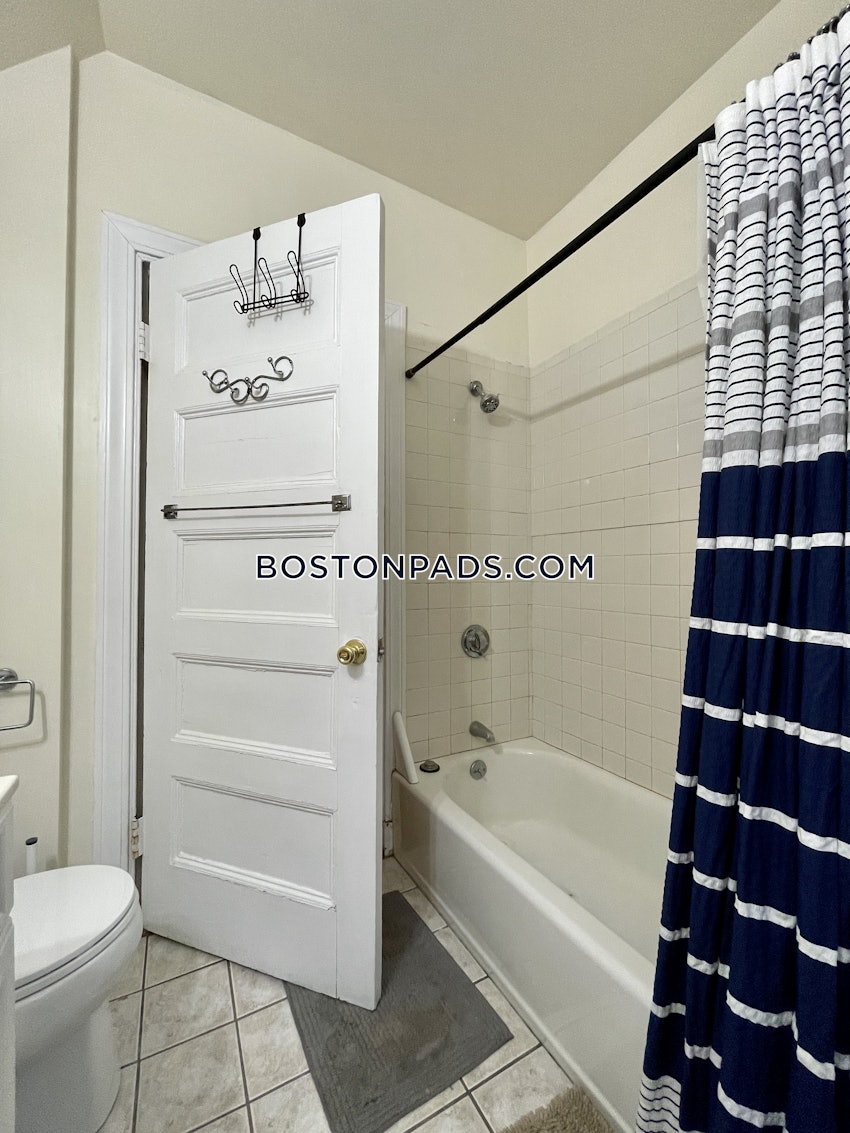 BROOKLINE- BOSTON UNIVERSITY - 3 Beds, 1 Bath - Image 8