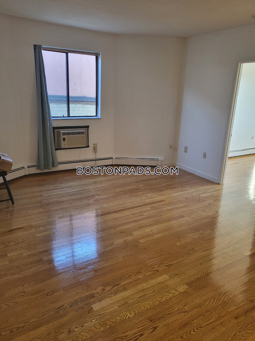 QUINCY - NORTH QUINCY - 1 Bed, 1 Bath - Image 4