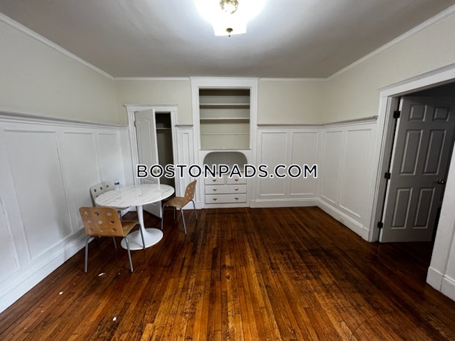 Boston - $4,350+ /mo