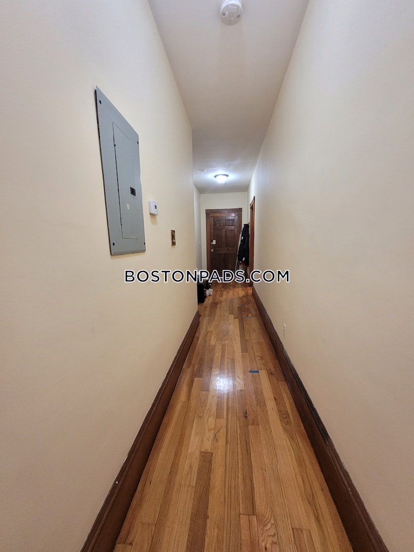 BOSTON - MISSION HILL - 5 Beds, 2 Baths - Image 10