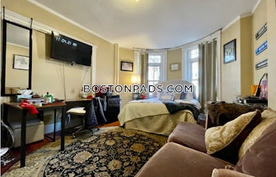 Brookline /4 Beds 2 Baths  Cleveland Circle - $5,675 No Fee
