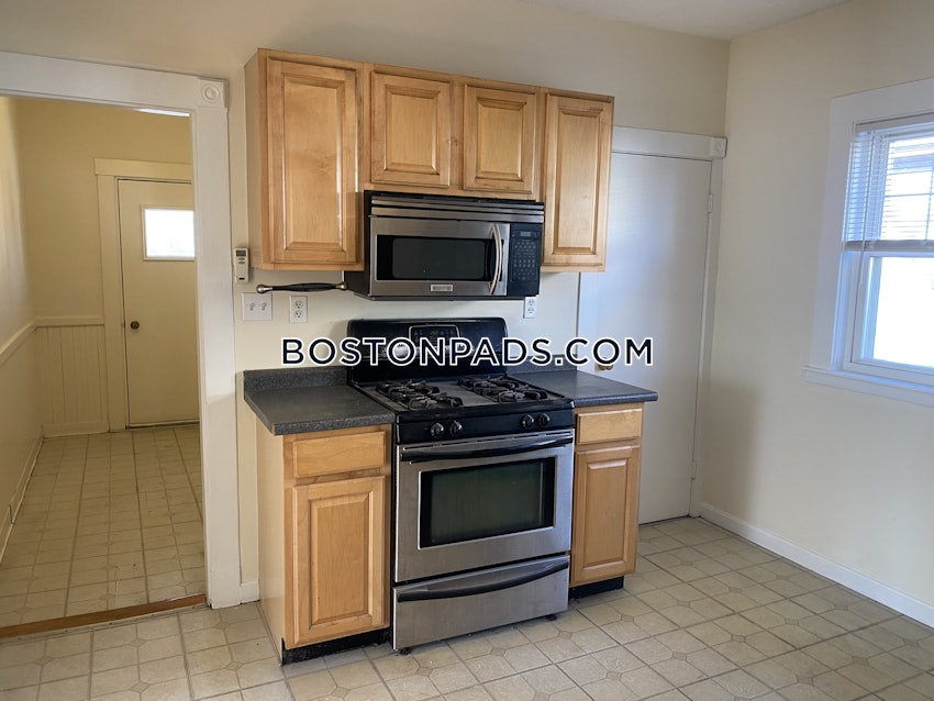 MEDFORD - TUFTS - 4 Beds, 2 Baths - Image 11