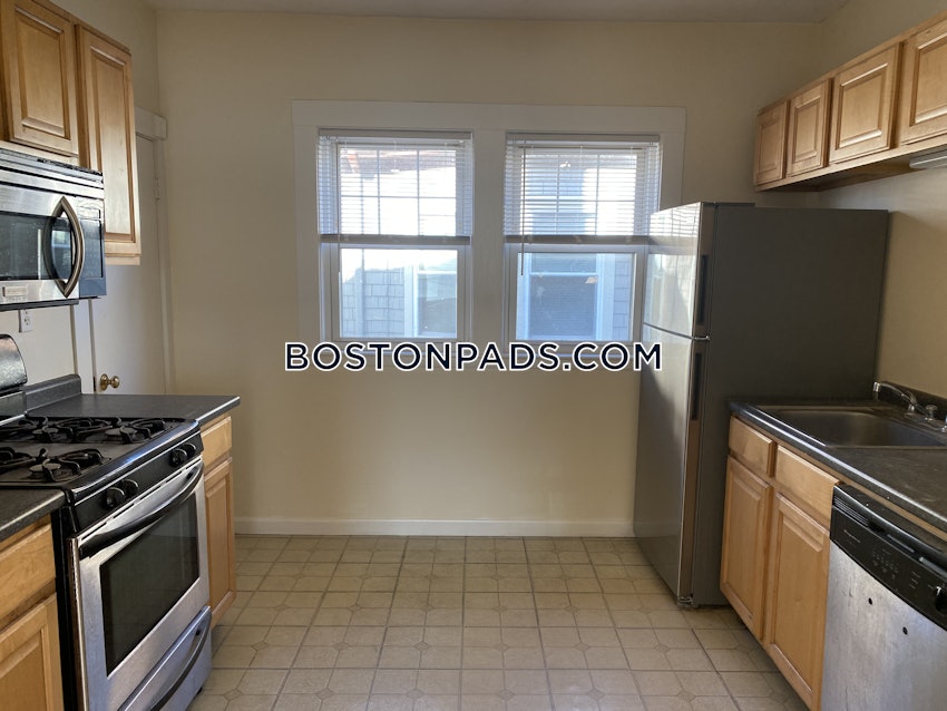 MEDFORD - TUFTS - 4 Beds, 2 Baths - Image 3