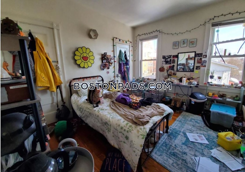 BOSTON - MISSION HILL - 4 Beds, 1 Bath - Image 4