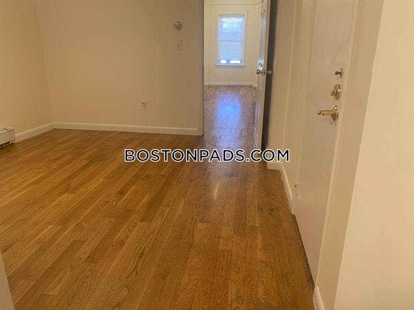 SOMERVILLE - PORTER SQUARE - 1 Bed, 1 Bath - Image 10