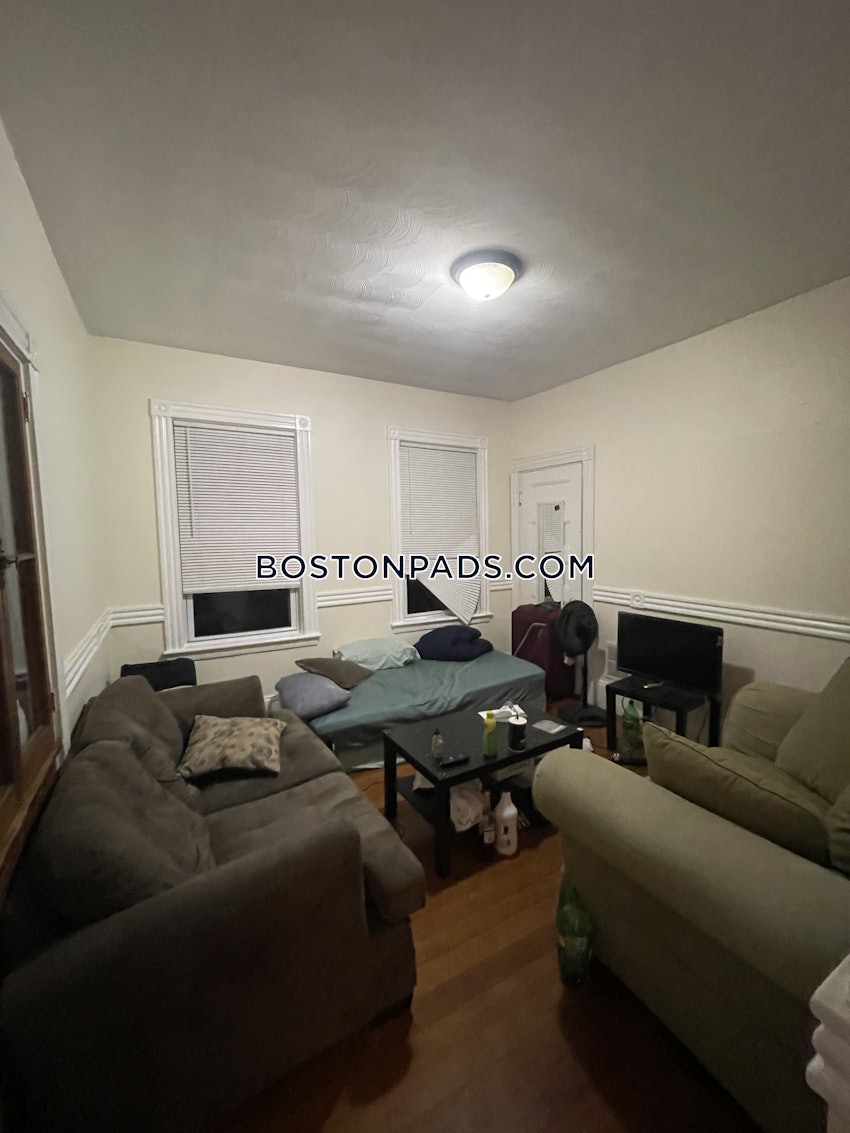 BOSTON - MISSION HILL - 4 Beds, 1 Bath - Image 24