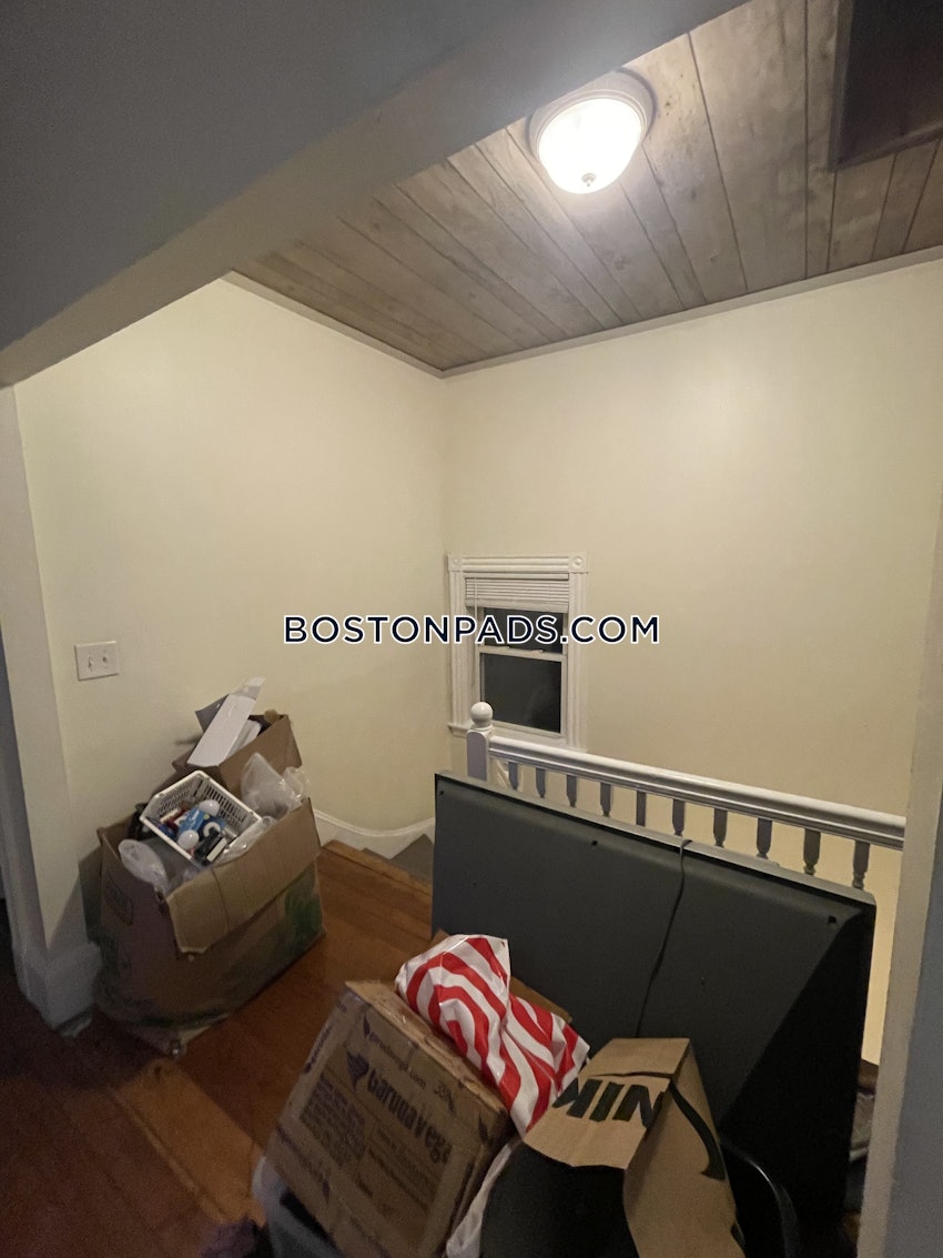 BOSTON - MISSION HILL - 4 Beds, 1 Bath - Image 20